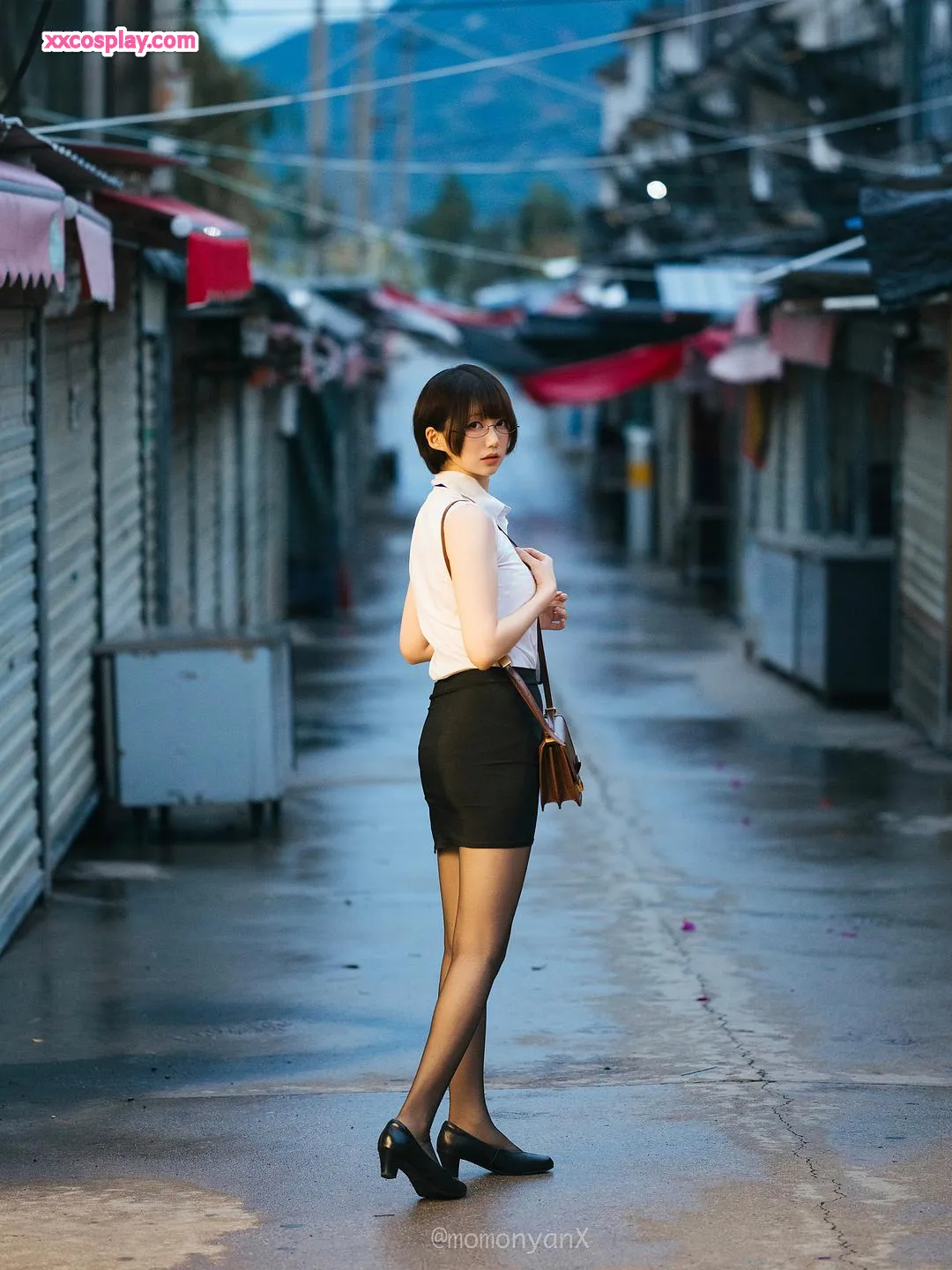 Nagesa Mamono Nya: Seductive Maid & Office Lady